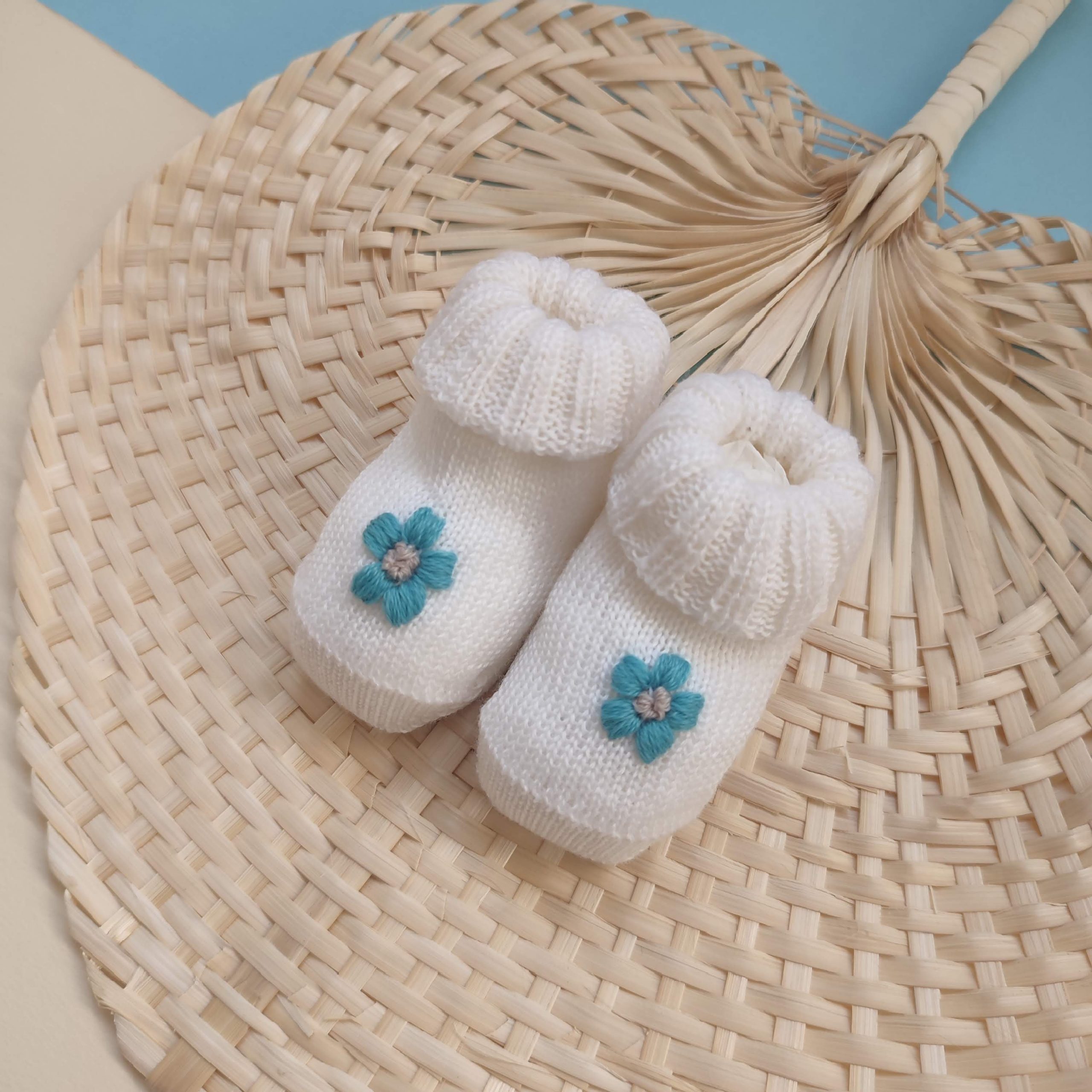 Scarpette lana margherite latte azzurro 🌼